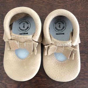 Freshly Picked Weathered Brown Bow Mary Jane Mini Soles